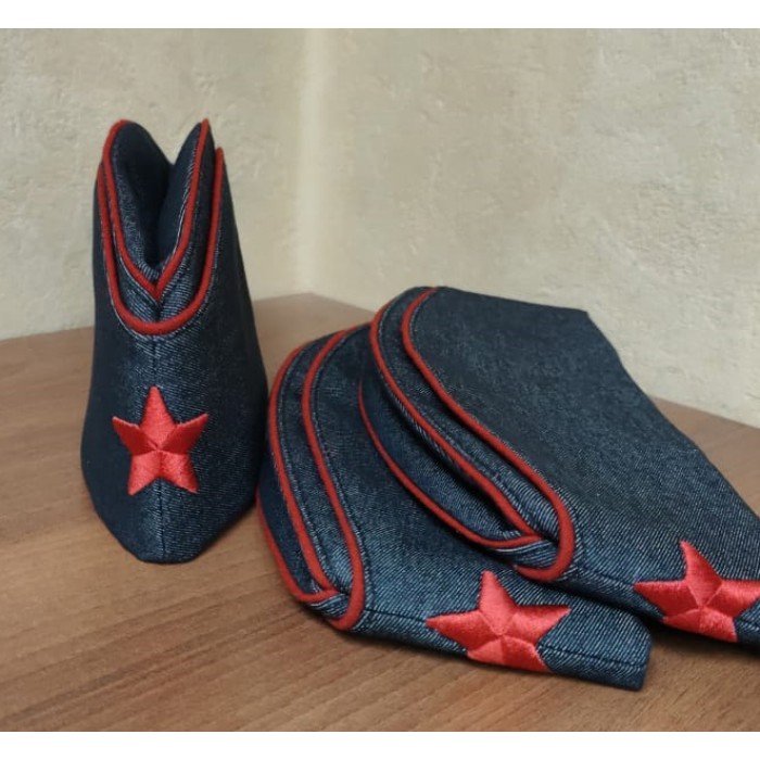 Пилотка серая с красной вышитой звездой и красными кантами